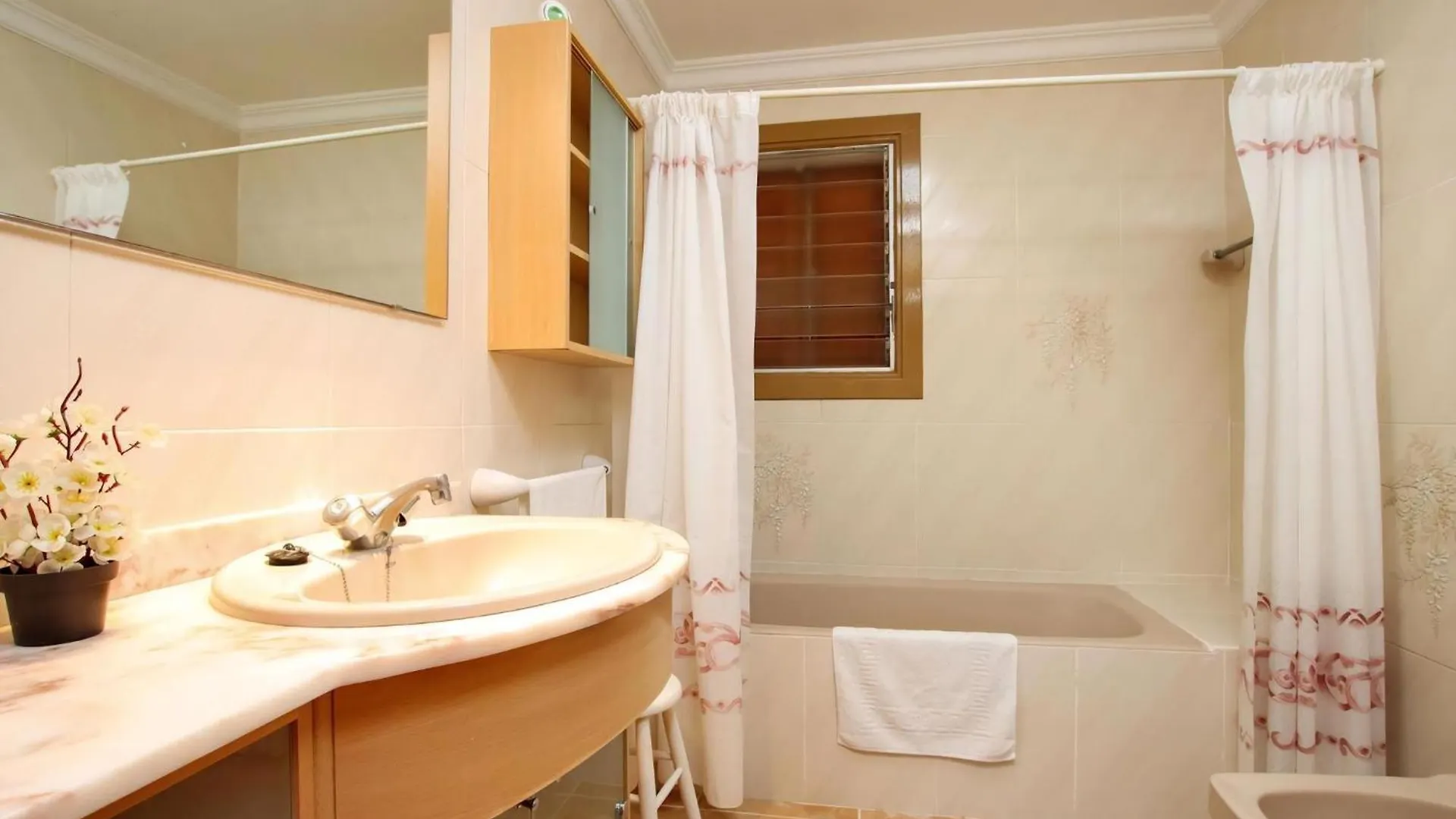 Schoene Villa Mit Beheiztem Pool Pollença Hébergement de vacances